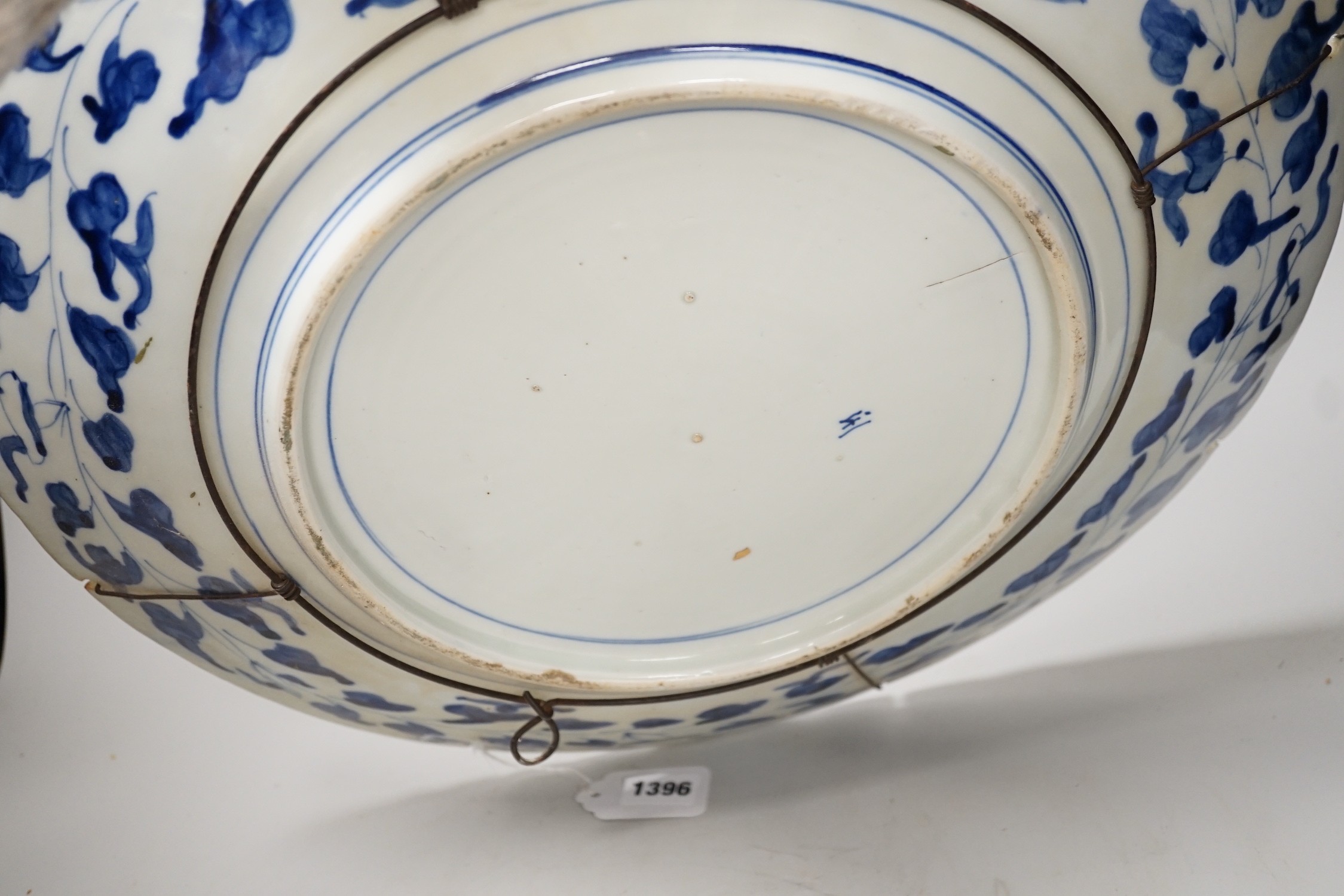 An Imari petal rimmed charger, in typical palette, Meiji period. 47cm